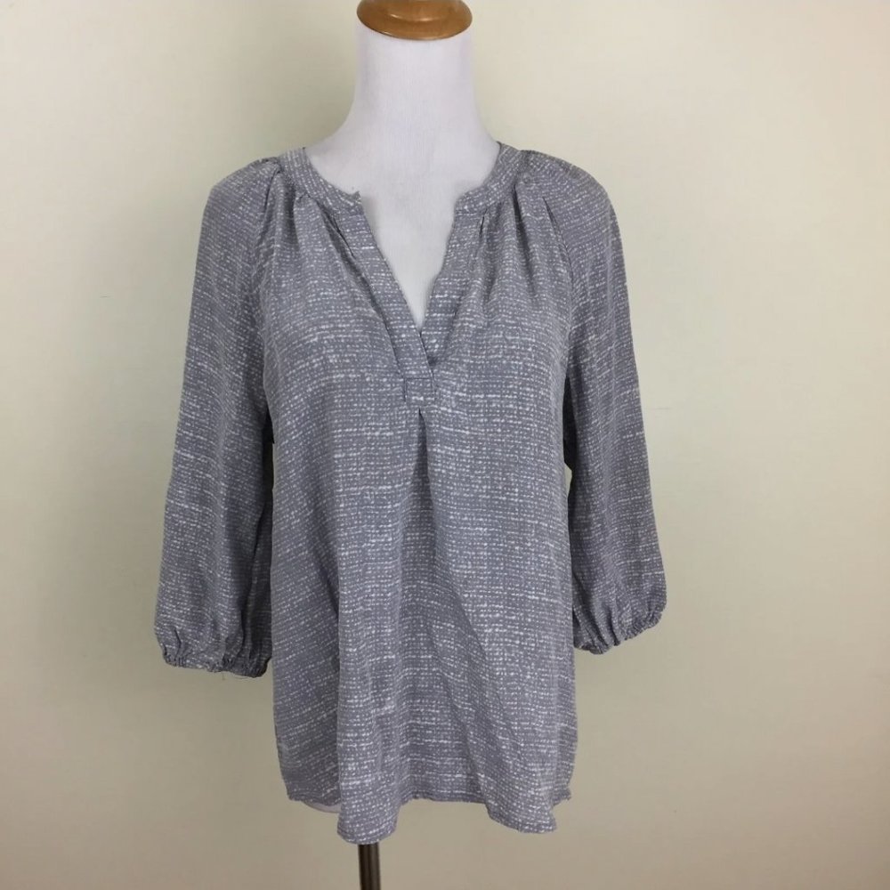 JOIE Womens sz XS Light Gray White Print 100% Silk V Neck Elastic Cuff Shirt